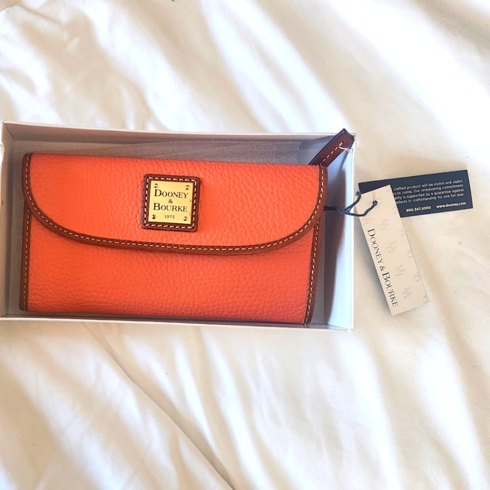 Dooney & Bourke large wallet